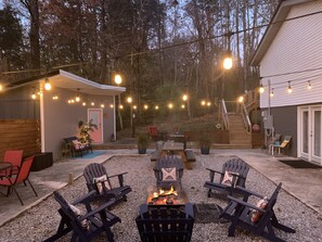 Outdoor courtyard. Firepit and Charcoal Grill. 