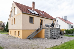 Außenseite Ferienhaus [Sommer]