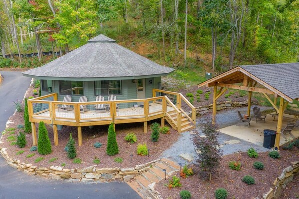 Area to the right is a common gazebo area for all treehouse guests