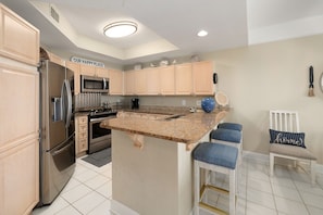 Saint Simons Grand 114 - Kitchen