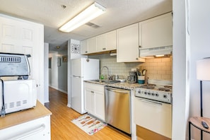 Fully-Equipped Kitchen | Coffee Maker | Cooking Basics