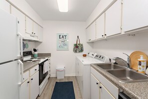 Ocean Walk W4 - Kitchen