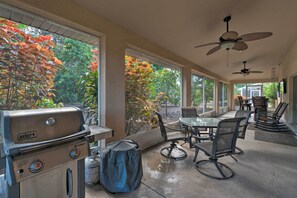 Screened-In Porch | Gas Grill | Dining Table