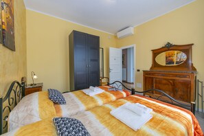 The third bedroom with two single beds