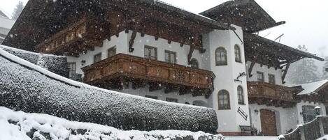 Außenseite Ferienhaus [Winter]