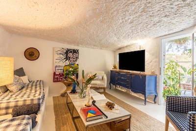 Holiday Home Cueva de Sacromonte with Mountain View, Wi-Fi & Terrace; Pets Allowed