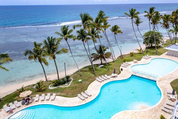 View from the 8th floor. Amazing infinity pool with private beach.