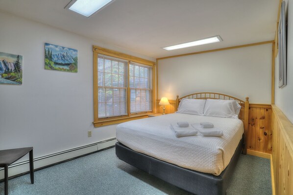Bedroom #1 - Queen