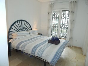 Master bedroom en-suite