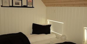 the second bedroom with two single beds