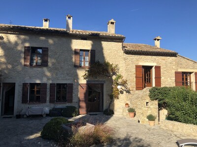 Manon, Mas provençal, piscine et face Ventoux.