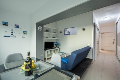 Comfortable Apartment “Estudio Bel Air” close to the Beach with Sea View, Mountain View, Wi-Fi, Garden & Pool