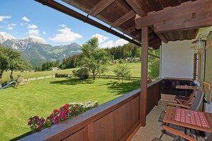 Ferienwohnung Jenner, 2-4 Personen, Infrarotkabine, 65 qm, Balkon mit Bergblick-Eigener Balkon mit freiem Blick auf die Berge