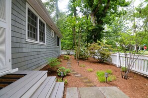 Steps to entrance