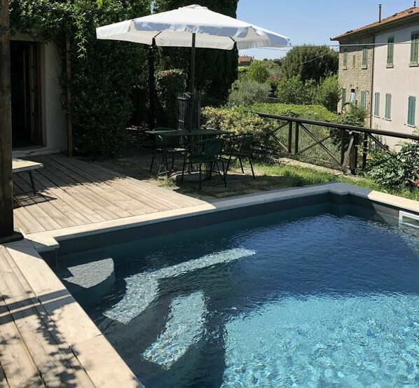 Swimming Pool, Property, Backyard, Courtyard, House, Home, Leisure, Building, Real Estate, Shade