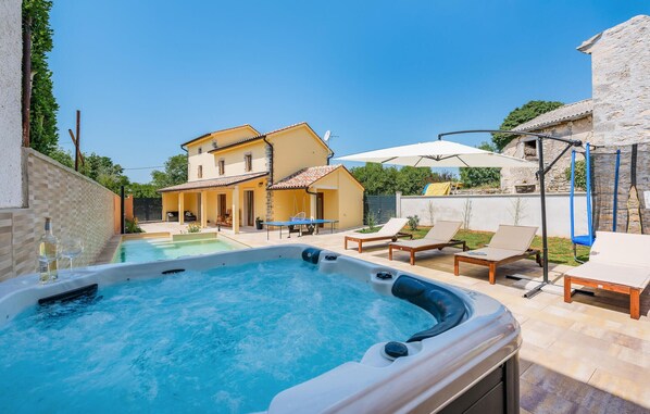 pool