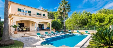 Villa mit Pool in der Nähe von Alcudia.