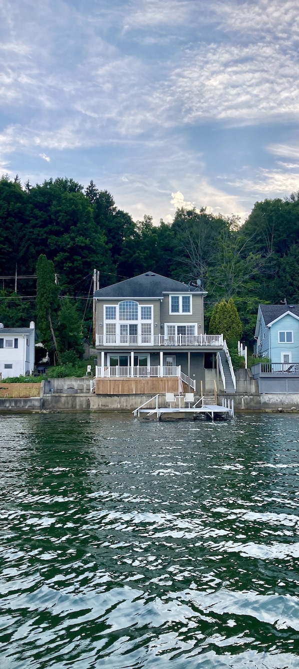 Right on Conesus Lake! 🐟 New dock with steps to water and wide lounging area! ☀️ 