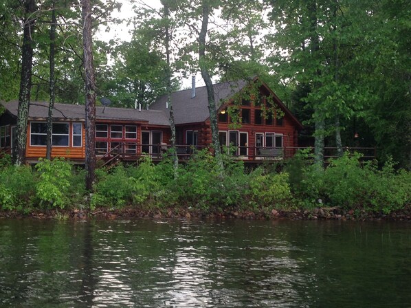 Cabin/Lake