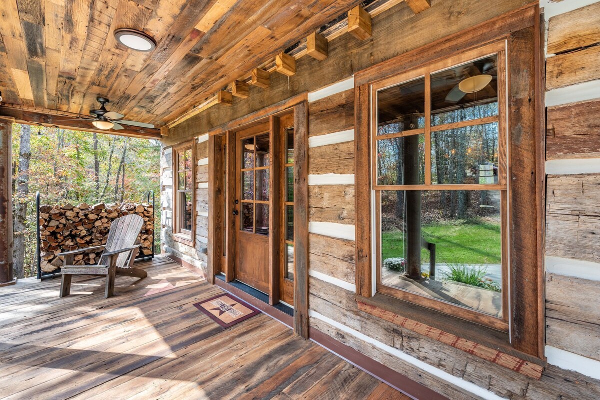 Rustic Remote Romantic Log Cabin Getaway with Hot tub!<br>4 wheel drive recommended