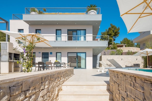 Croatia luxury holiday villa Brac for rent with private heated pool by the sea 