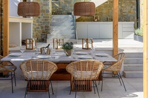 Outdoor dining area in luxury Villa Prestige Brac for vacation and rent