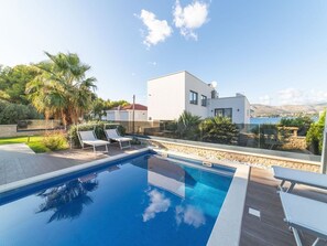 Kroatien Luxus-Familienvilla Trogir 2 mit privatem Pool und Meerblick