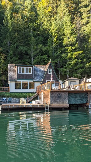 view from boat- note no boat house access or boat at property for use