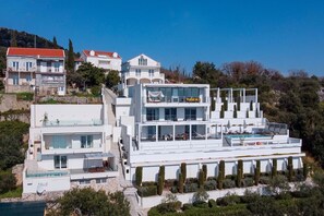 Croatia luxury vacation villa with private pool in close vicinity of the beach in Orasac in Dubrovnik