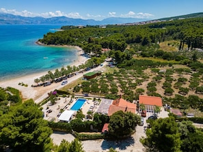 Family beachfront house Mir on Brac island