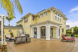 This lovely home has everything you need to have the best experience imaginable.