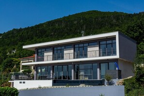 Luxury vacation villa Opatija Sapphire for family vacation in Istria
