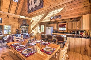 Enjoy a home-cooked meal with family and friends in this cabin retreat