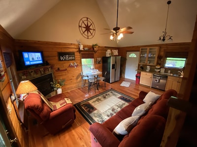 Blue Ridge “Black Bear Den” 2 Bedroom/2 Bath Log Cabin 
