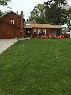 Expansive Front yard - so much space for yard games