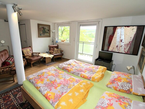 Eigentum, Bilderrahmen, Möbel, Gebäude, Fenster, Komfort, Holz, Textil, Interior Design, Bettrahmen