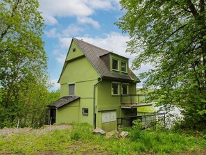 Plant, Sky, Building, Cloud, House, Natural Landscape, Land Lot, Tree, Grass, Cottage