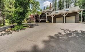 Driveway with plenty of parking