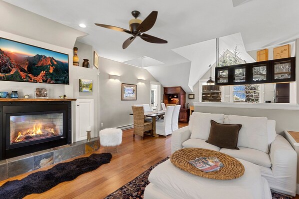 Ideally located, this spacious living area on the second level offers a gas fireplace, a cozy sitting area, a flat-screen TV, a dining table for six, and a full kitchen—making it the perfect home away from home.