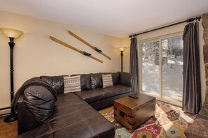 SWP Beaver Village 211 Living room