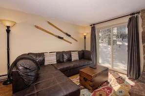 SWP Beaver Village 211 Living room