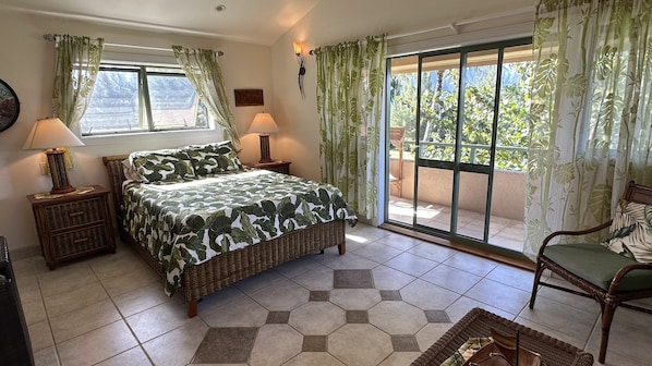 Westin Heavenly bed with large lanai overlooking Napali mountains