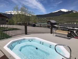 Complex Hot Tub is steps away and Open Year round.  BBQ grill also at Hot Tub.