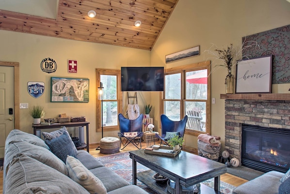 Wintergreen Resort Vacation Rental | 3BR | 2.5BA | Cabin | Stairs Required