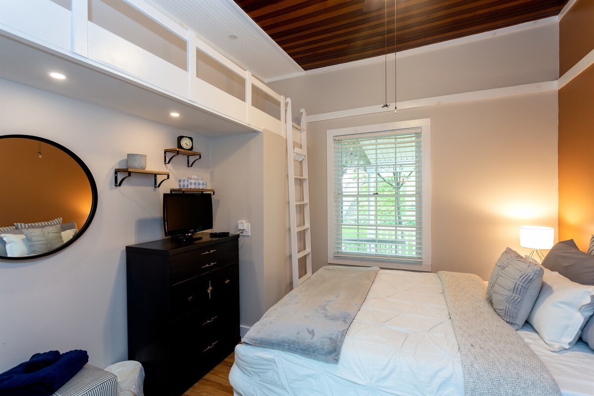 Lakefront Luxury:Your Perfect Finger Lakes Getaway! Come Create Lasting Memories