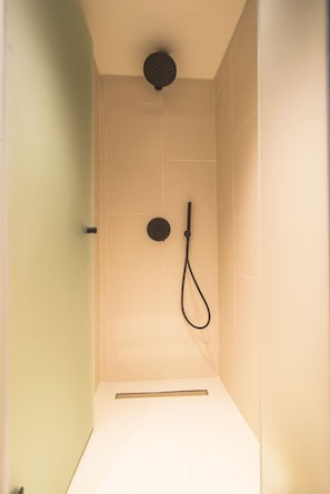Dusche im Bad
