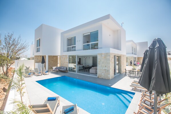Villa Lexa, Fantastic 4BDR Protaras Villa, walking distance to Fig Tree Bay