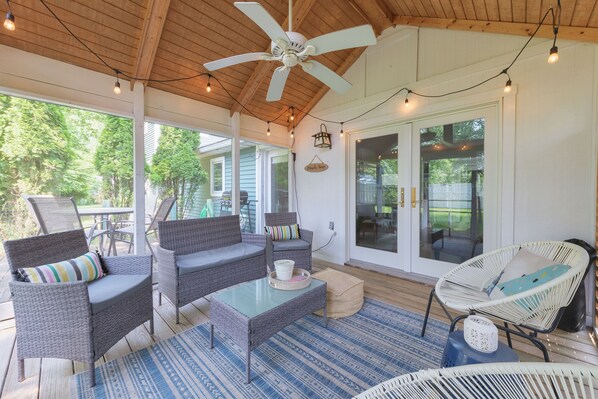 Outdoor dining