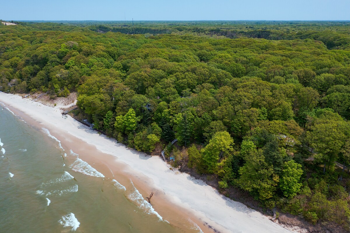 Gebhard Chalet – Charming, private, beachfront chalet nestled in a wooded dune on Lake Michigan