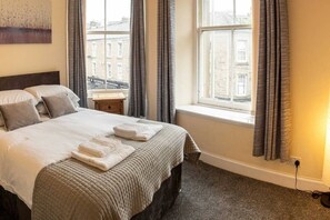 Large Main Bedroom with Fitted Wardrobe